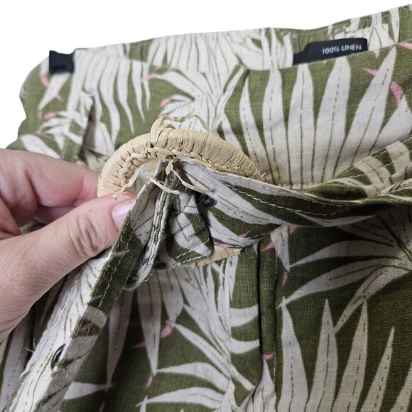 Tahari Womens Green & White Tropical Leaf Print Linen Shorts Belt Pockets L‎ - Picture 4 of 13